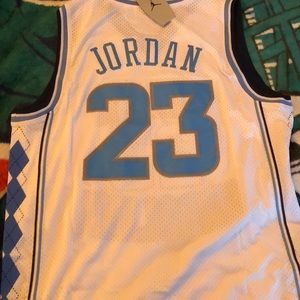 💥Beautiful New UNC Jordan jersey size Medium💥